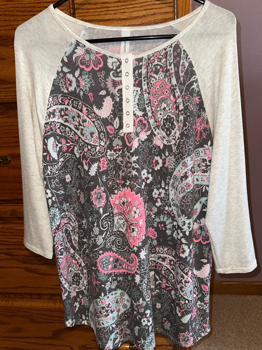 NWOT Sz S Honeyme Paisley Henley Raglan Top in Gray, Pink, Mint